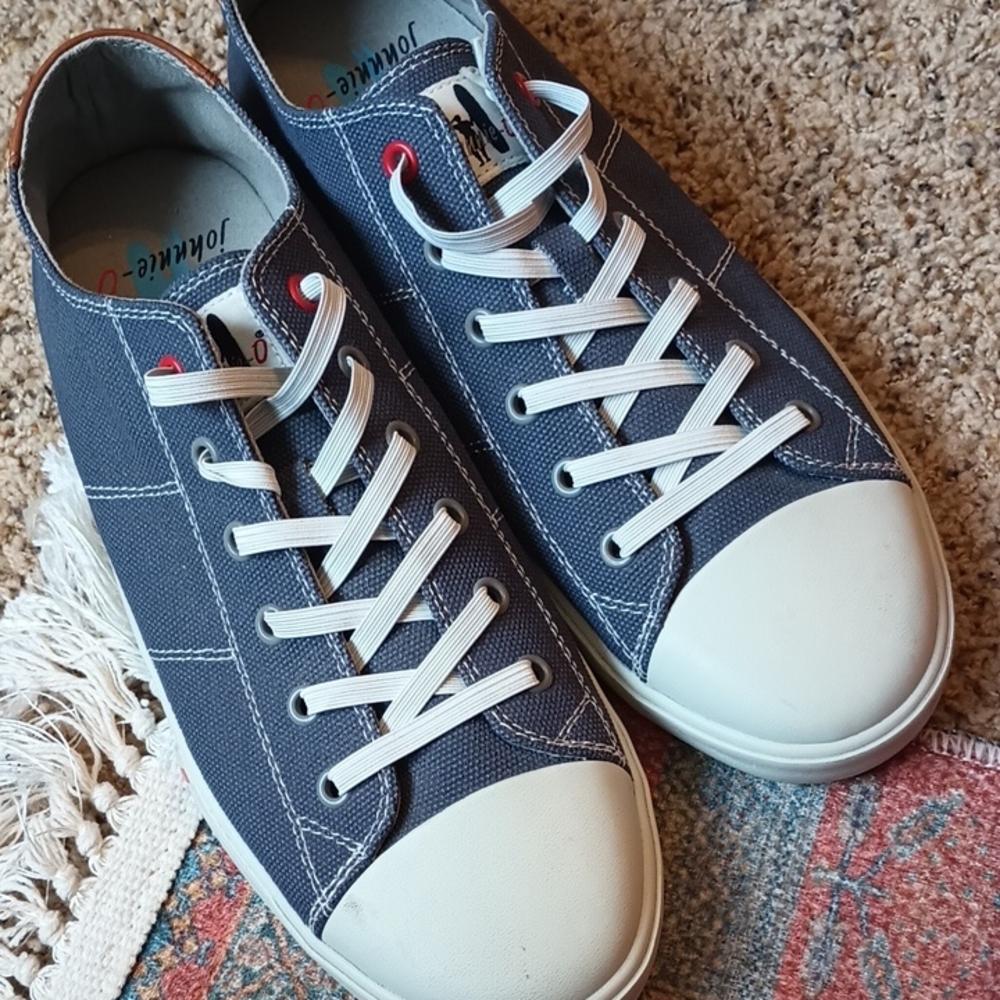 johnnie-O Men's Navy and White Sneakers NWOT - Picture 1 of 2